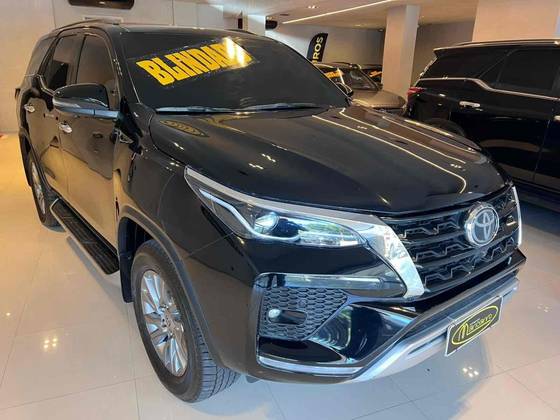 TOYOTA HILUX SW4 2.8 D-4D TURBO DIESEL SRX 7L 4X4 AUTOMÁTICO